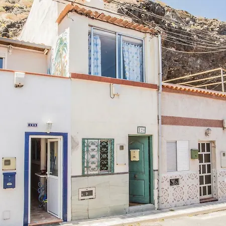 Holiday home Casa Del Cueva With Stunning Ocean View Guimar